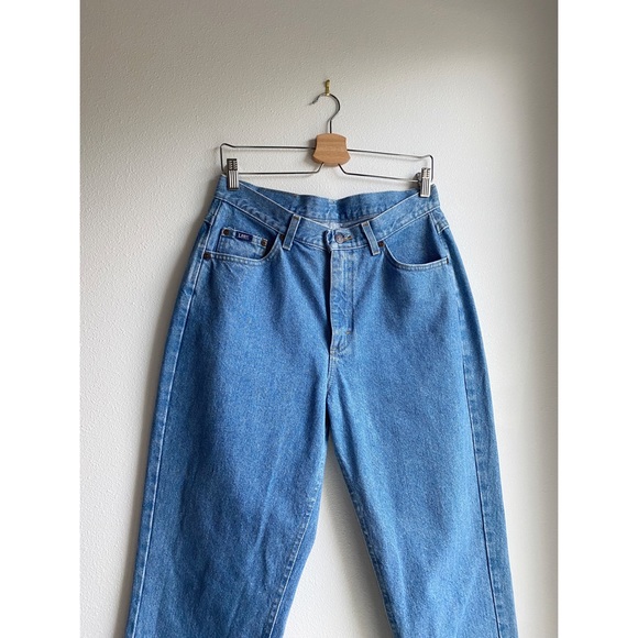 Vintage Lee High Waist Mom Jeans // Mid Blue Wash - Picture 3 of 10